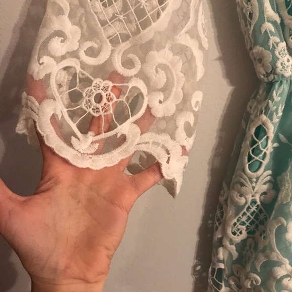 Pretty lace romper - Picture 6 of 9